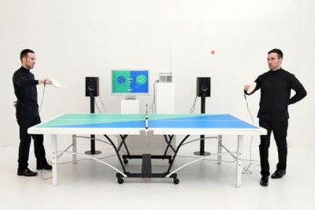 این میز پینگ پنگ متناسب با بازی موسیقی پخش می‌کند